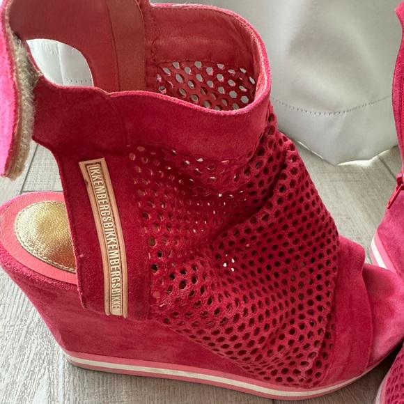 Bikkembergs Fuschia Pink Strappy Cape Robbin Heels. Pre owned. Size 39. - Picture 5 of 11